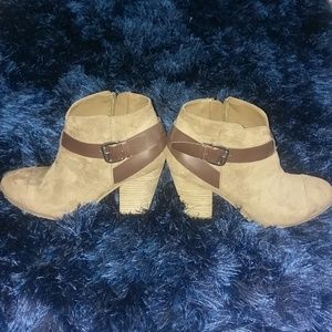 Final price! NWOT suede booties w/ leather details